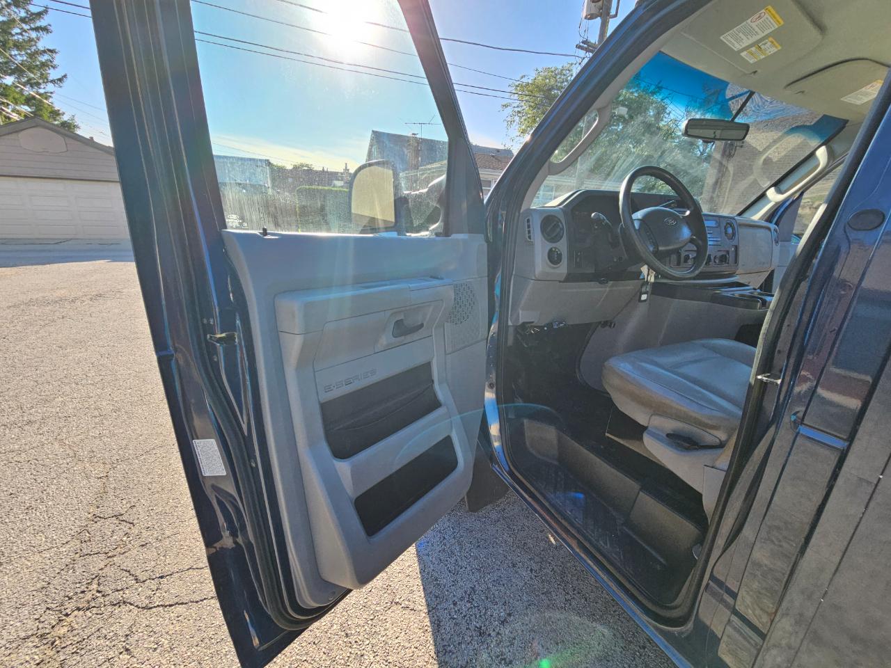 Ford E-Series Cutaway E-350 SRW 138" WB 2017