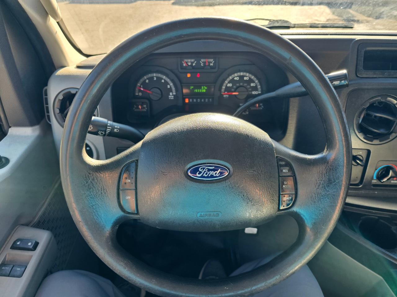 Ford E-Series Cutaway E-350 SRW 138" WB 2017