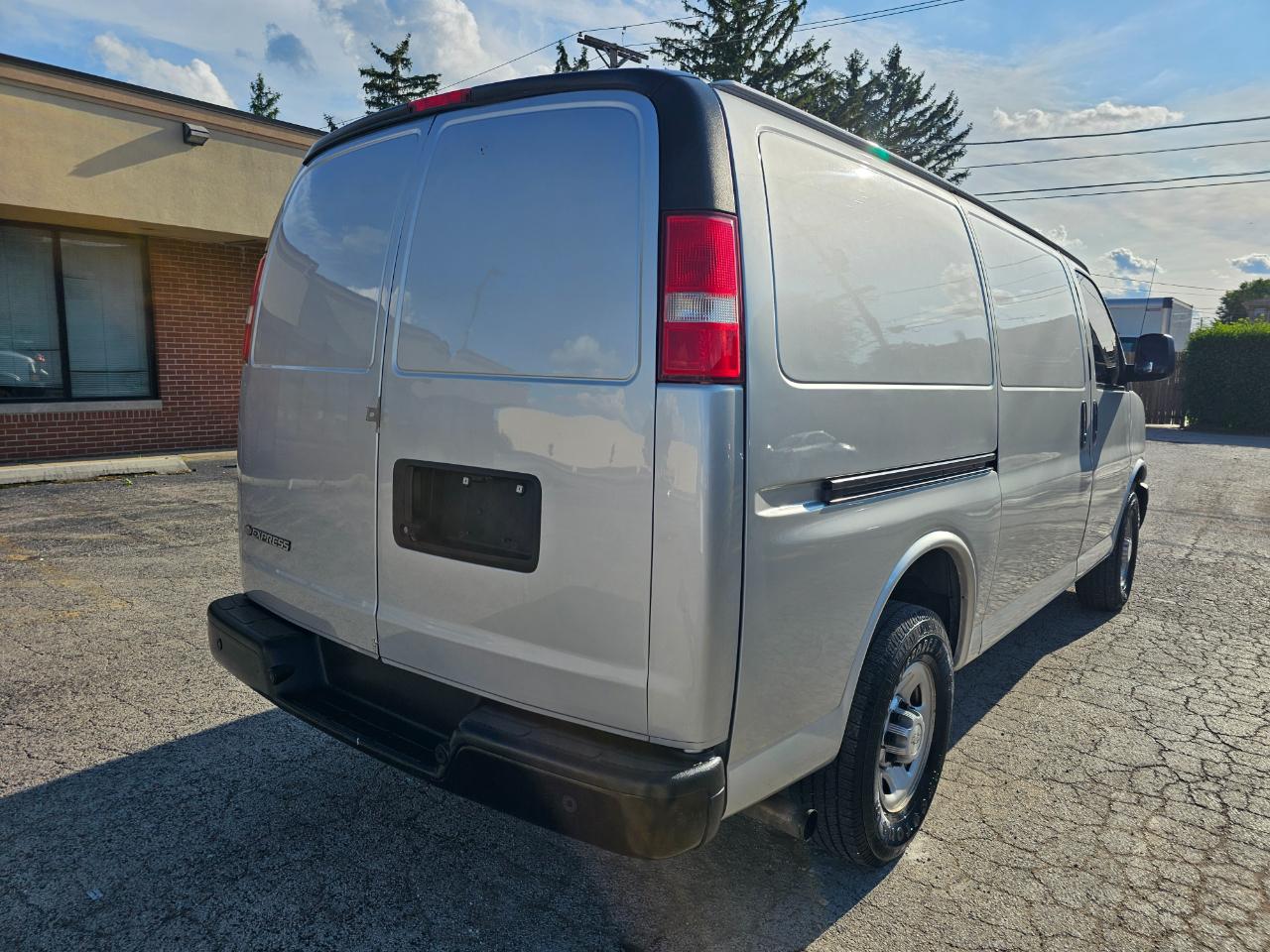 Chevrolet Express Cargo Van RWD 3500 135" 2019