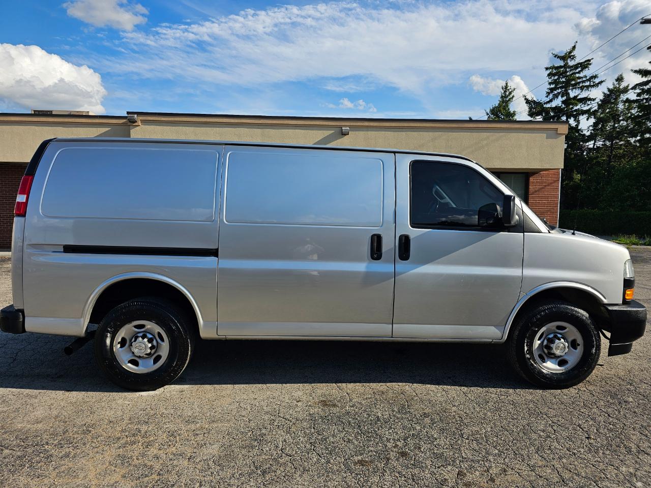 Chevrolet Express Cargo Van RWD 3500 135" 2019