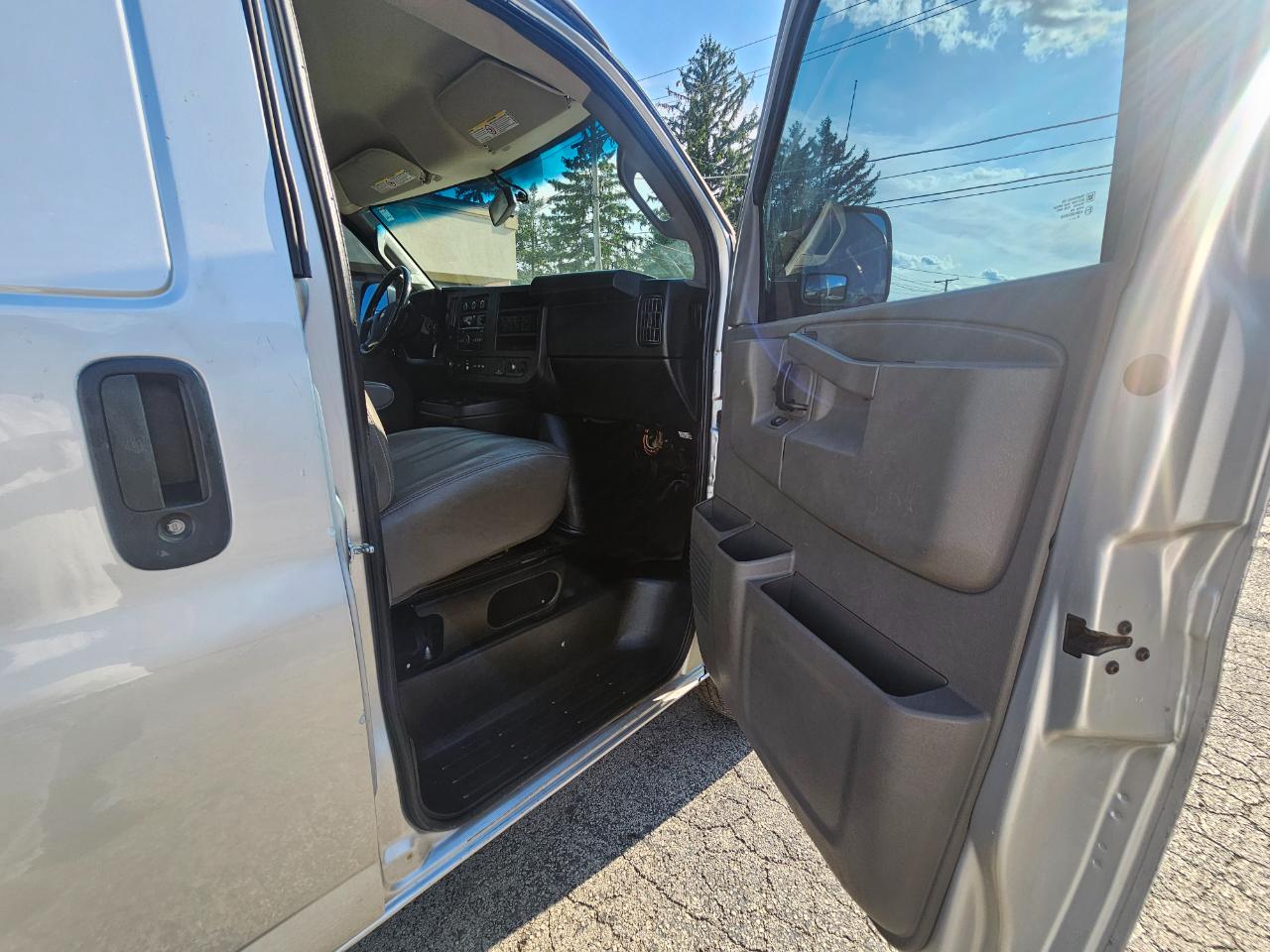 Chevrolet Express Cargo Van RWD 3500 135" 2019