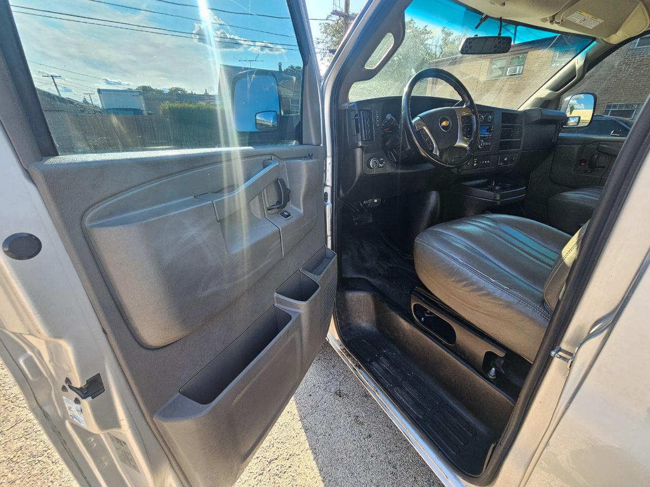 Chevrolet Express Cargo Van RWD 3500 135" 2019