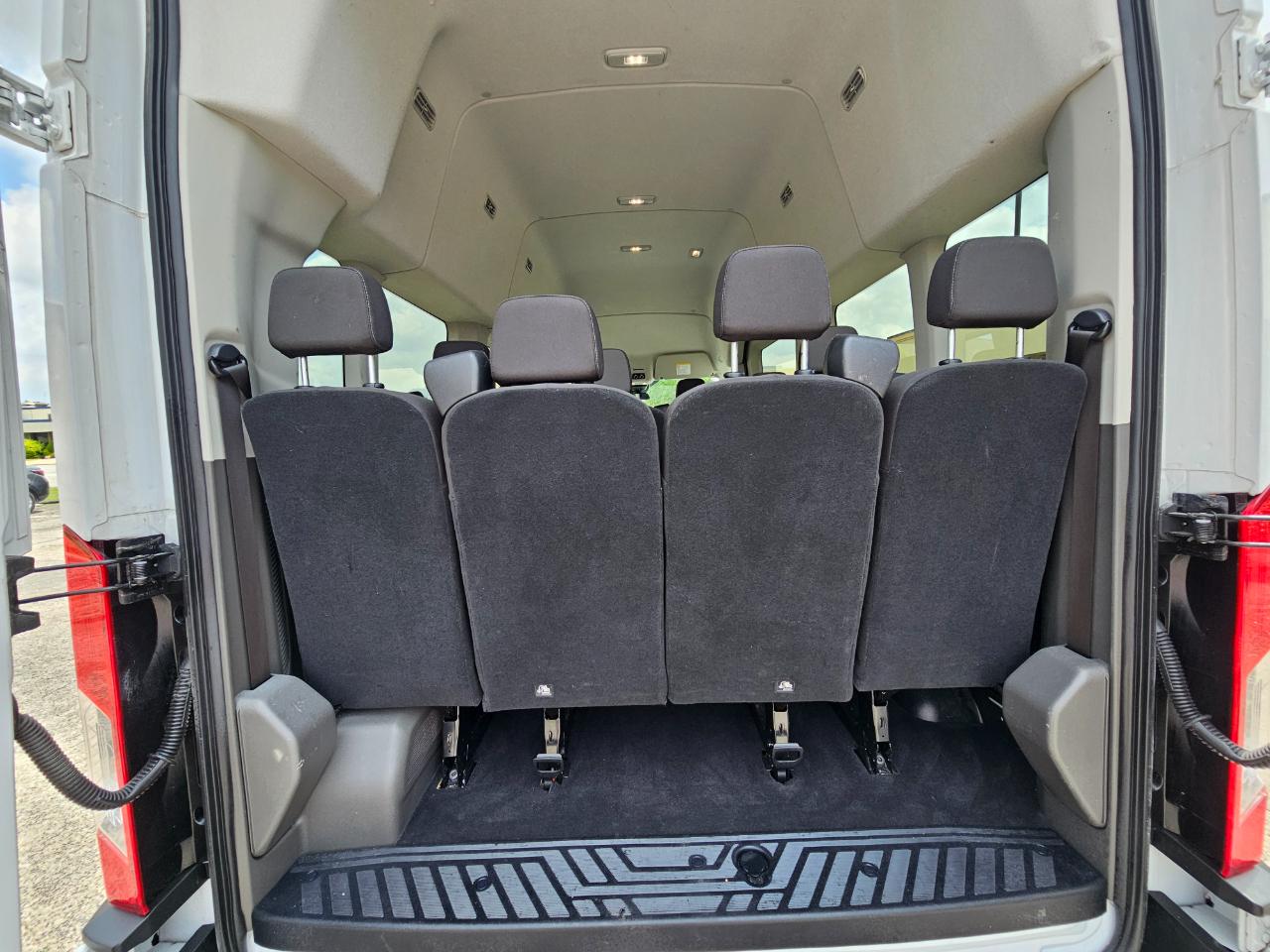 Ford Transit Passenger Wagon T-350 148" High Roof XLT RWD 2024
