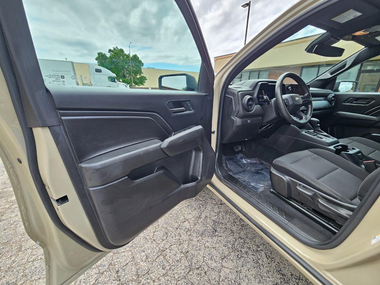 Chevrolet Colorado 2WD Crew Cab WT 2024
