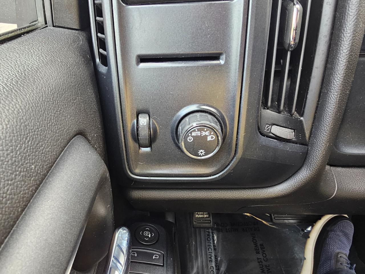 Chevrolet Silverado 1500 2WD Reg Cab 133.0" Work Truck 2018