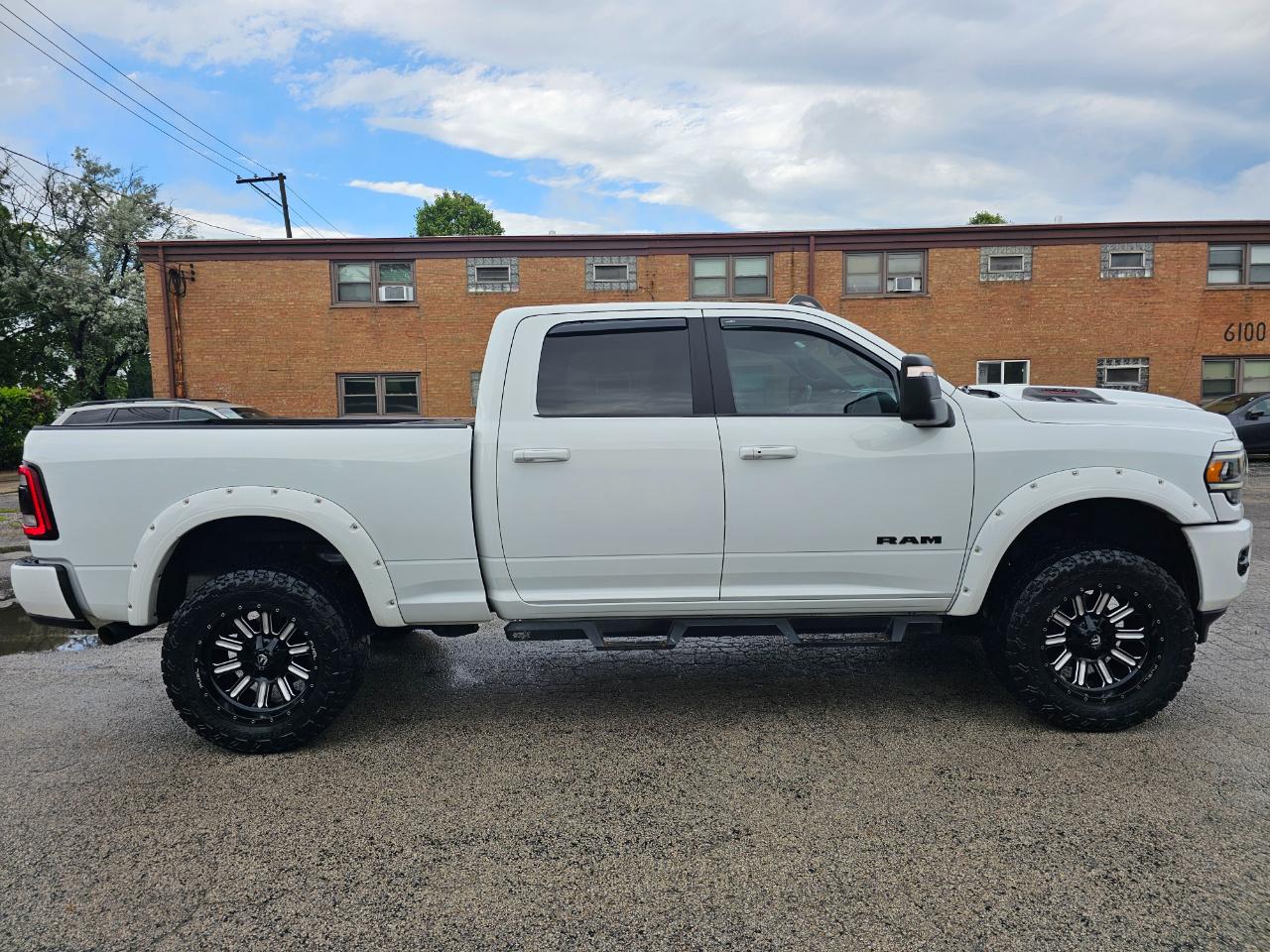 RAM 2500 Laramie 4x4 Crew Cab 6'4" Box 2023