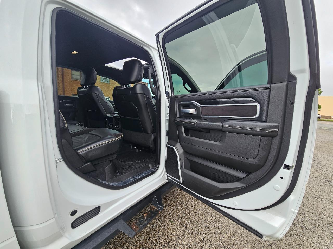 RAM 2500 Laramie 4x4 Crew Cab 6'4" Box 2023