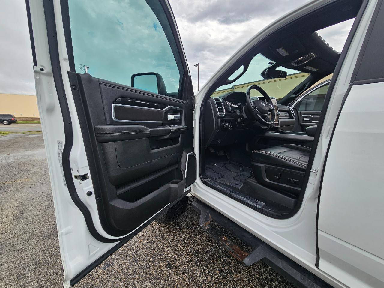 RAM 2500 Laramie 4x4 Crew Cab 6'4" Box 2023