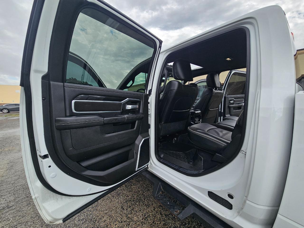 RAM 2500 Laramie 4x4 Crew Cab 6'4" Box 2023