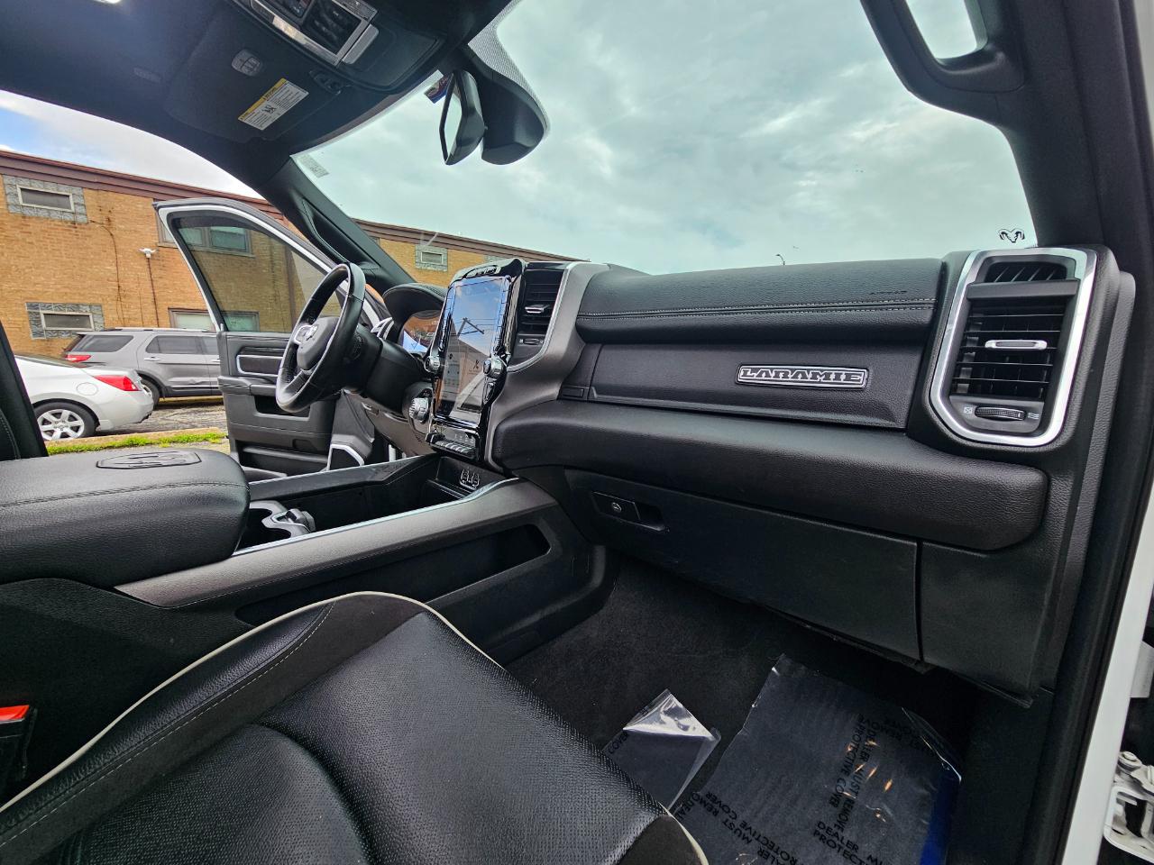 RAM 2500 Laramie 4x4 Crew Cab 6'4" Box 2023