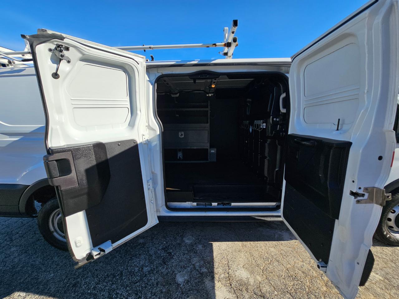 Ford Transit Cargo Van T-250 148" Low Rf 9000 GVWR Swing-Out RH Dr 2018