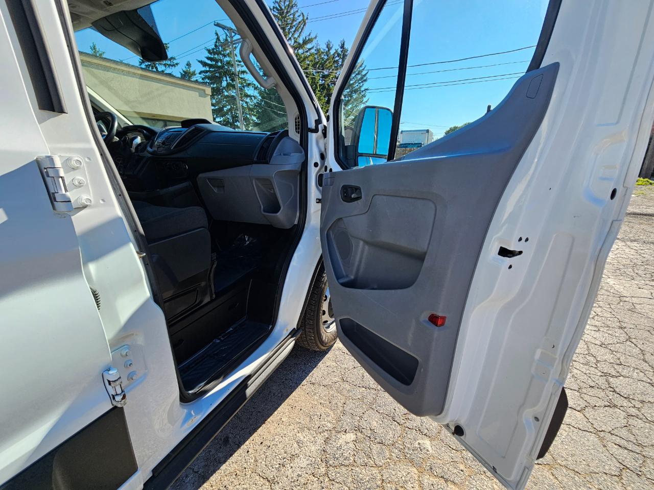 Ford Transit Cargo Van T-250 148" Low Rf 9000 GVWR Swing-Out RH Dr 2018