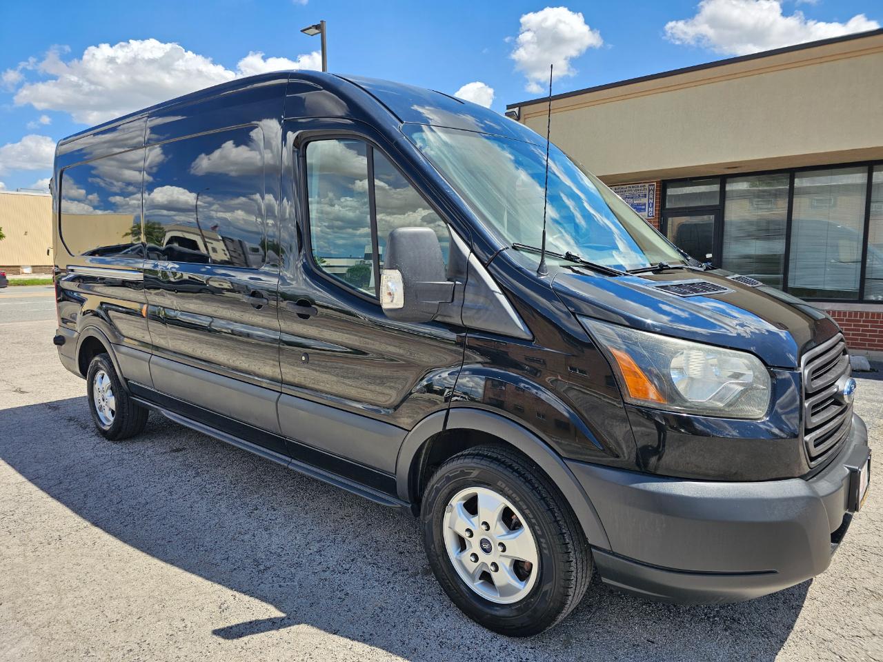 Ford Transit Cargo Van T-250 148" Med Rf 9000 GVWR Sliding RH Dr 2017