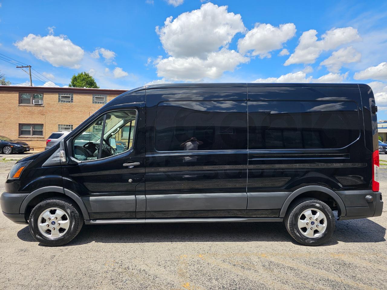 Ford Transit Cargo Van T-250 148" Med Rf 9000 GVWR Sliding RH Dr 2017