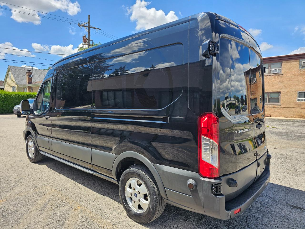 Ford Transit Cargo Van T-250 148" Med Rf 9000 GVWR Sliding RH Dr 2017