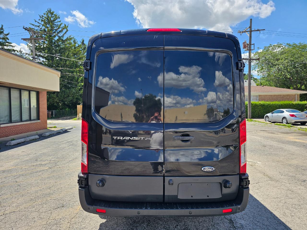 Ford Transit Cargo Van T-250 148" Med Rf 9000 GVWR Sliding RH Dr 2017