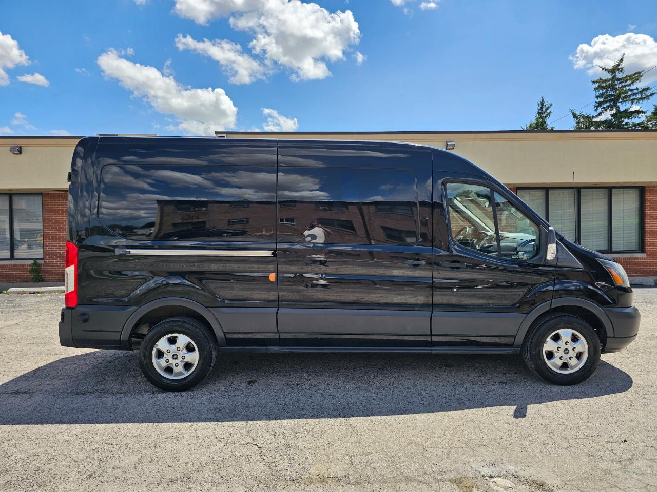 Ford Transit Cargo Van T-250 148" Med Rf 9000 GVWR Sliding RH Dr 2017