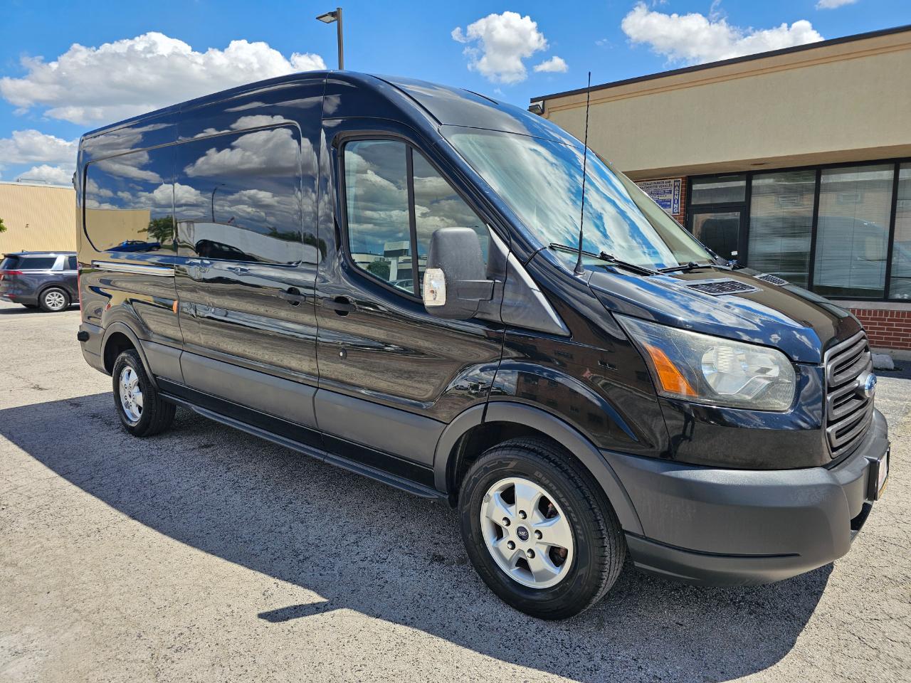 Ford Transit Cargo Van T-250 148" Med Rf 9000 GVWR Sliding RH Dr 2017