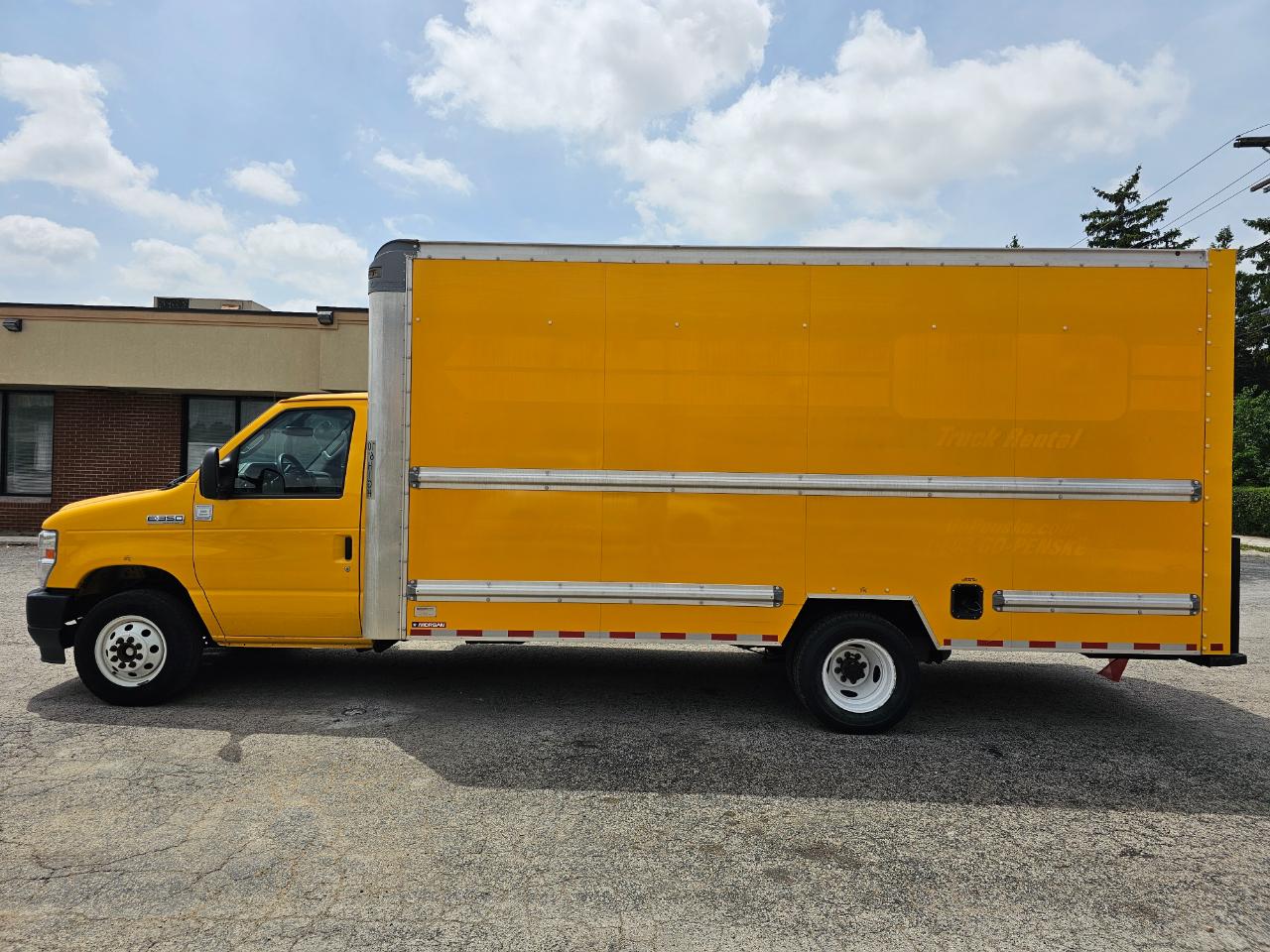 Ford E-Series Cutaway E-350 SRW 138" WB 2022
