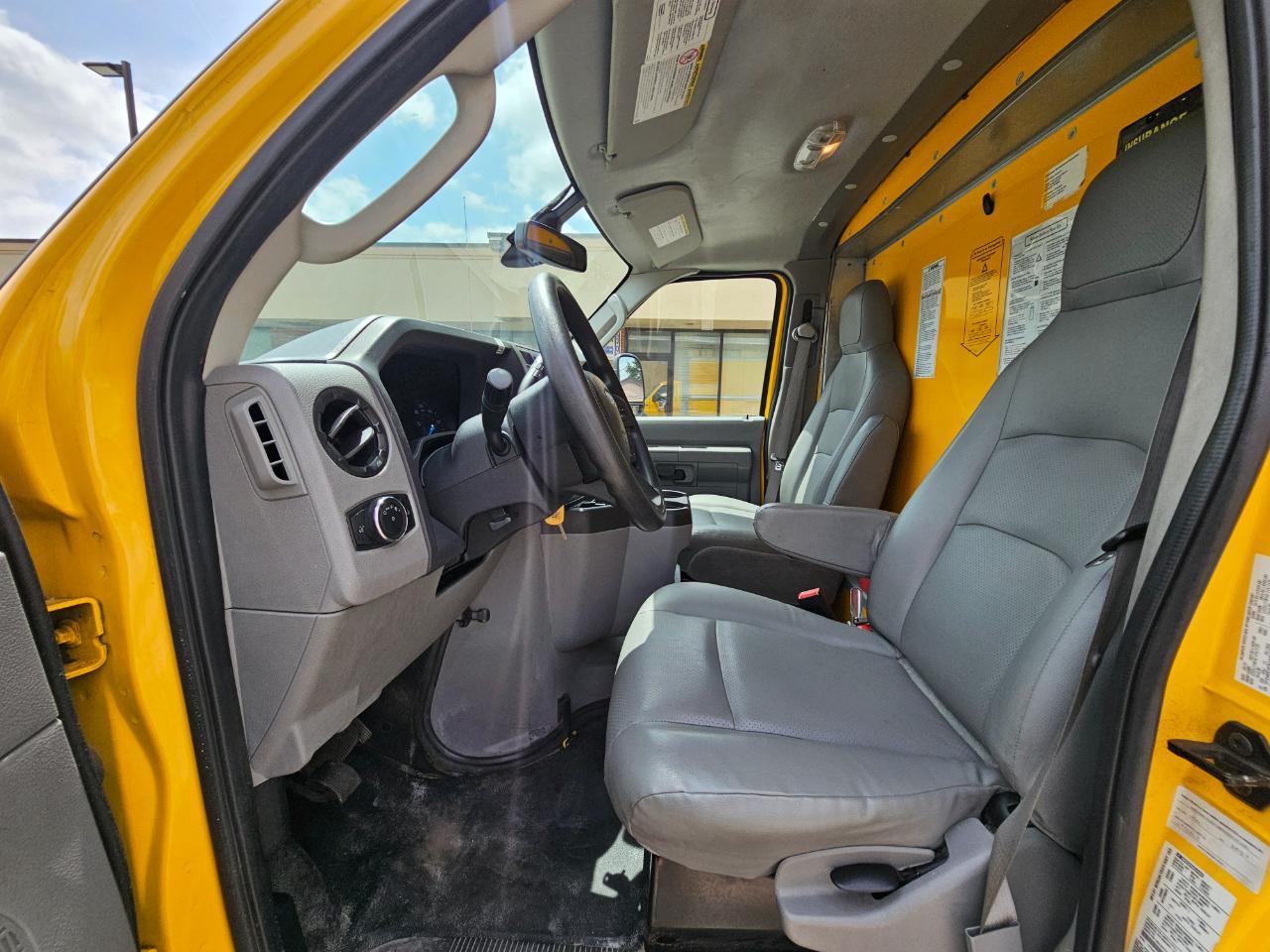 Ford E-Series Cutaway E-350 SRW 138" WB 2022