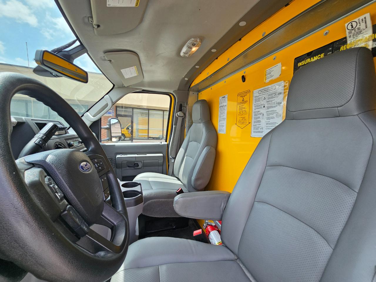 Ford E-Series Cutaway E-350 SRW 138" WB 2022