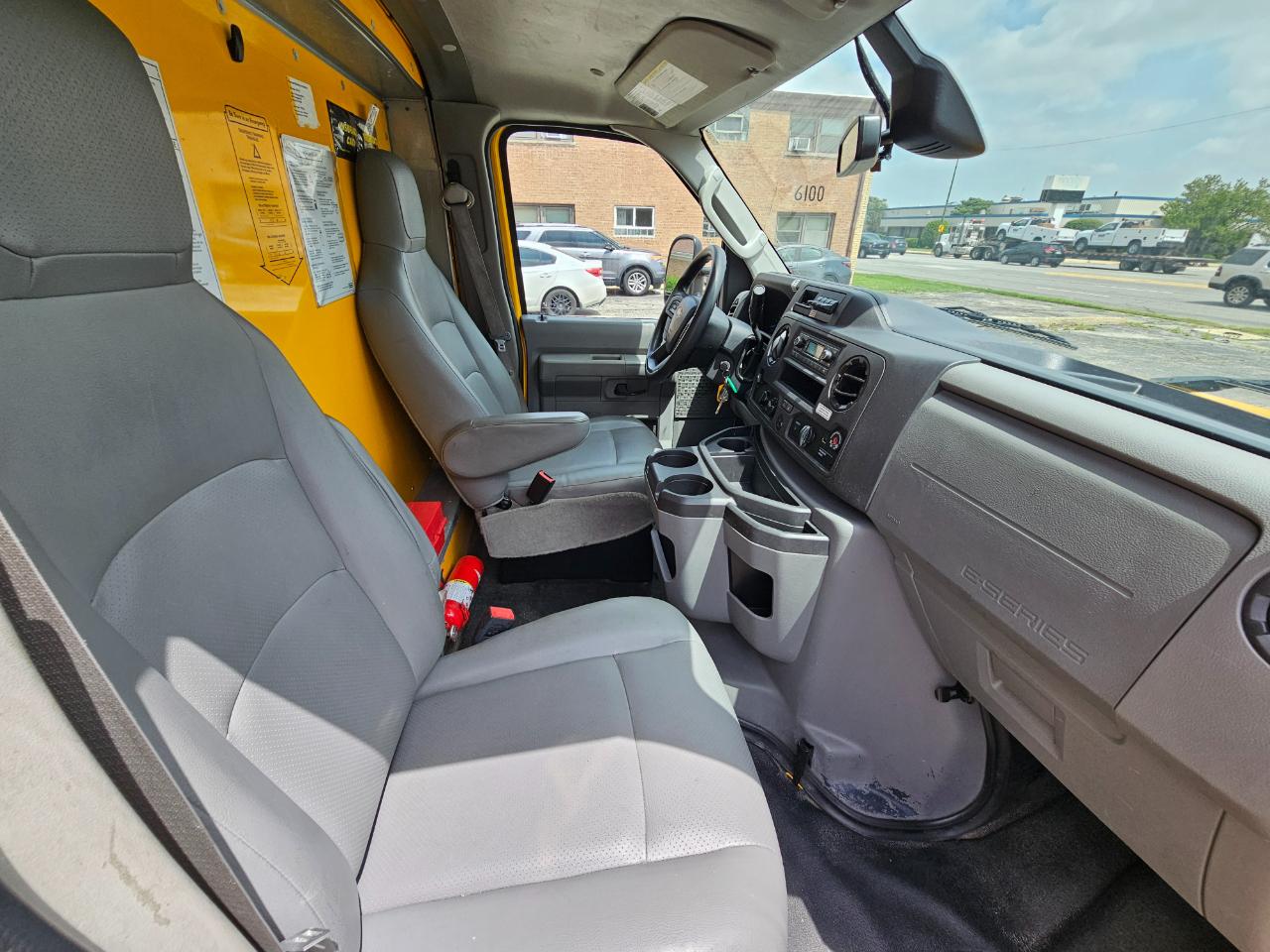 Ford E-Series Cutaway E-350 SRW 138" WB 2022