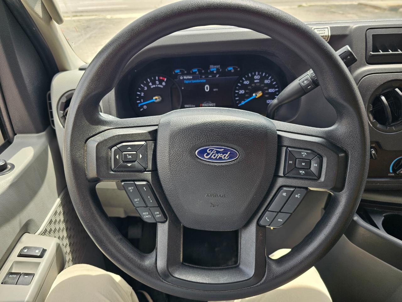 Ford E-Series Cutaway E-350 SRW 138" WB 2022