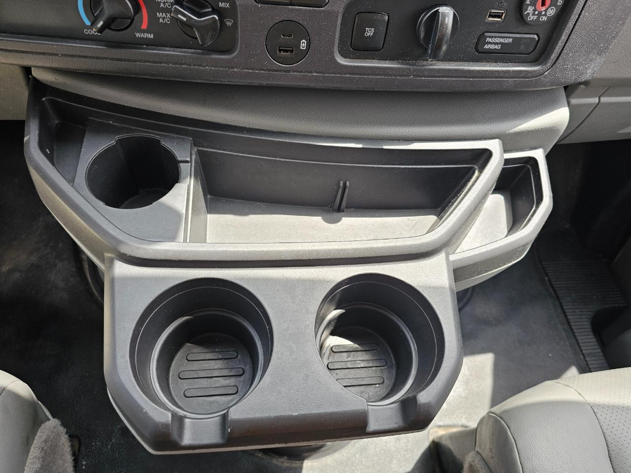 Ford E-Series Cutaway E-350 SRW 138" WB 2022