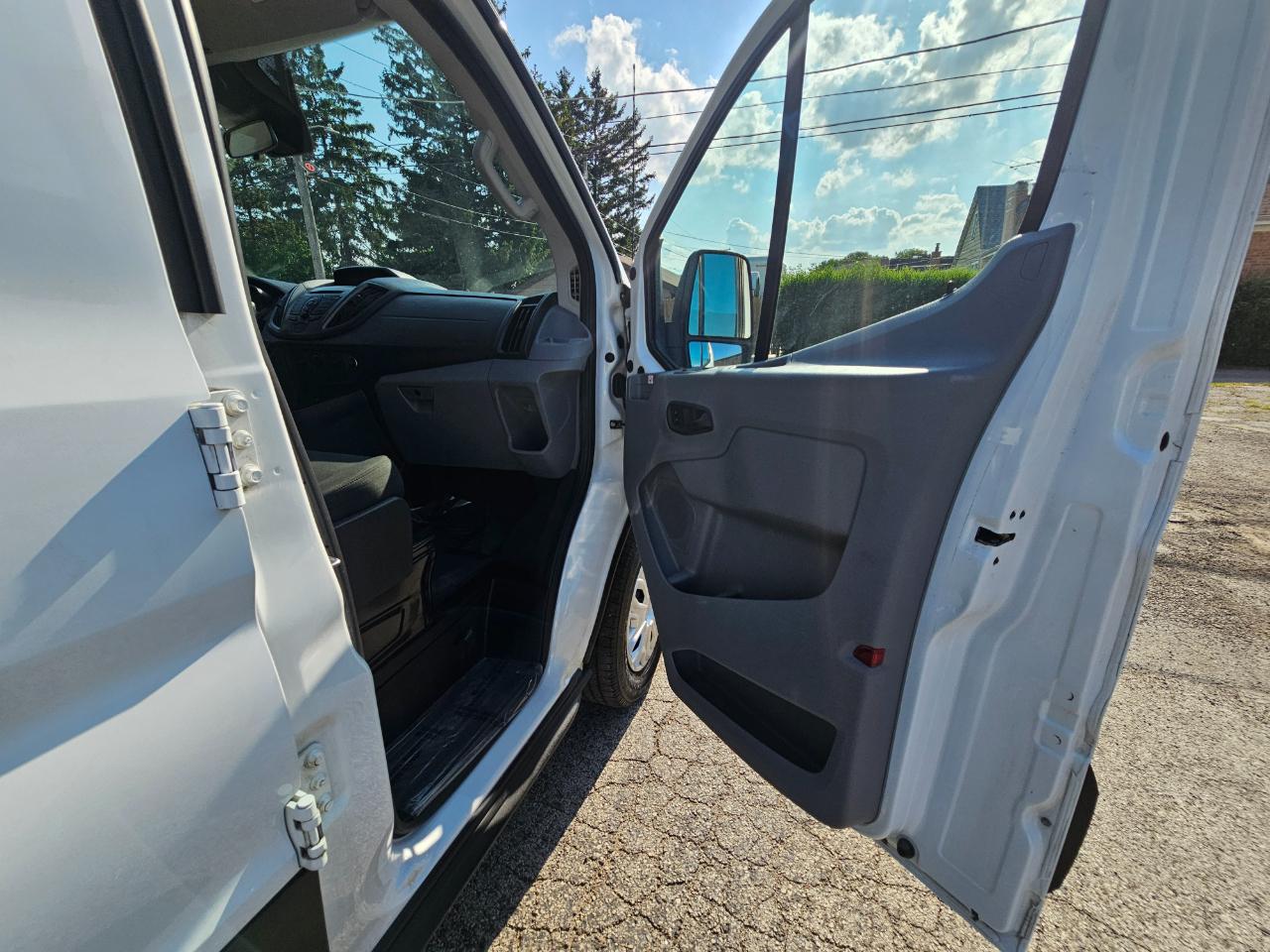 Ford Transit Passenger Wagon T-350 148" Low Roof XLT Swing-Out RH Dr 2019