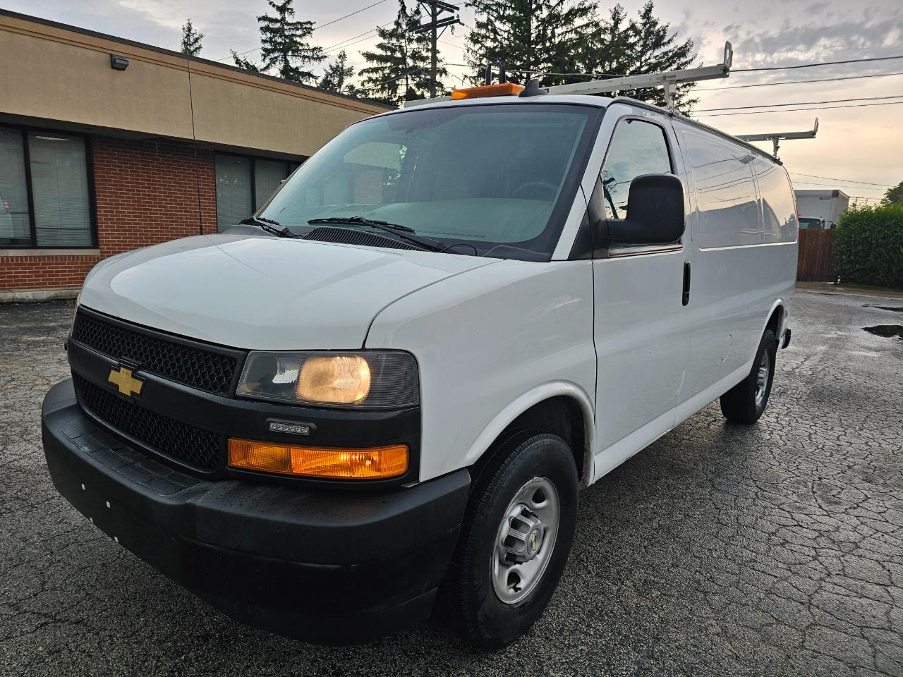 Chevrolet Express Cargo Van RWD 3500 135" 2020