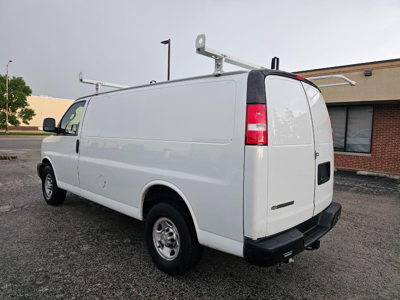 Chevrolet Express Cargo Van RWD 3500 135" 2020