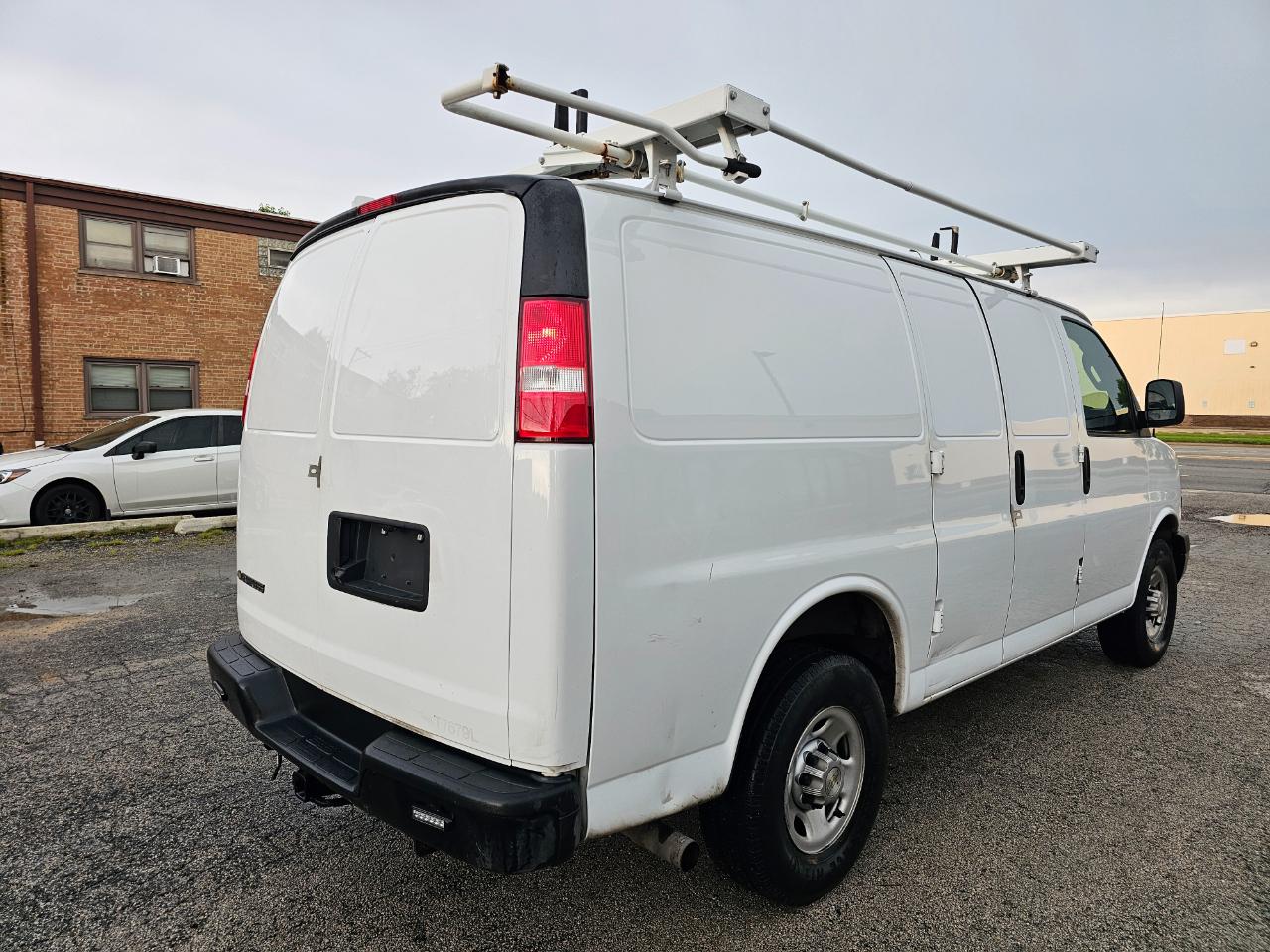 Chevrolet Express Cargo Van RWD 3500 135" 2020
