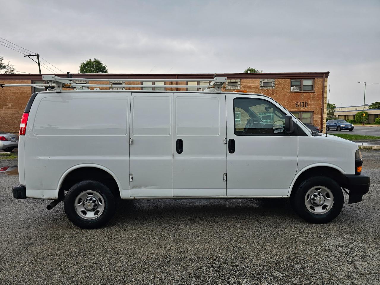 Chevrolet Express Cargo Van RWD 3500 135" 2020