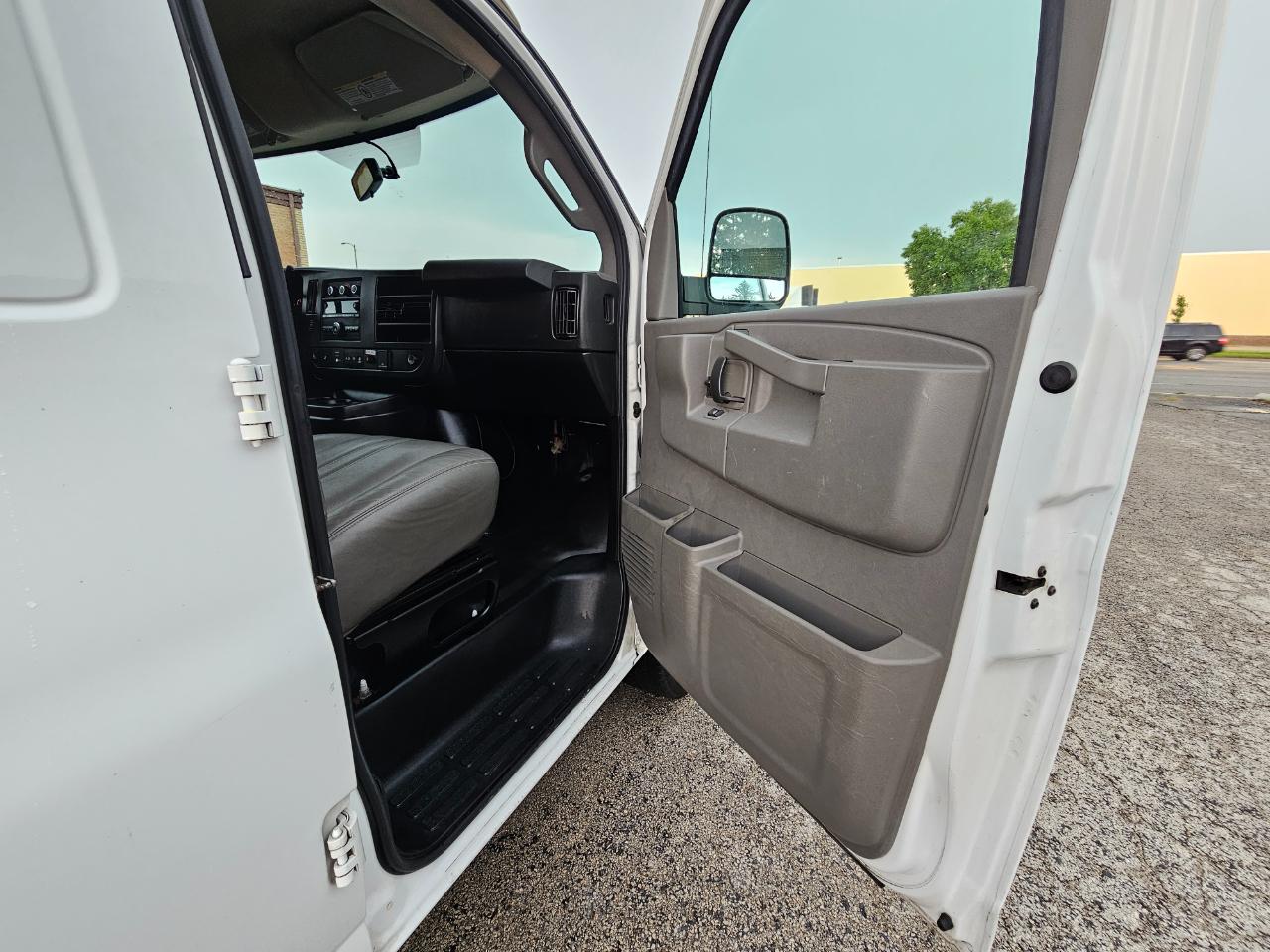 Chevrolet Express Cargo Van RWD 3500 135" 2020