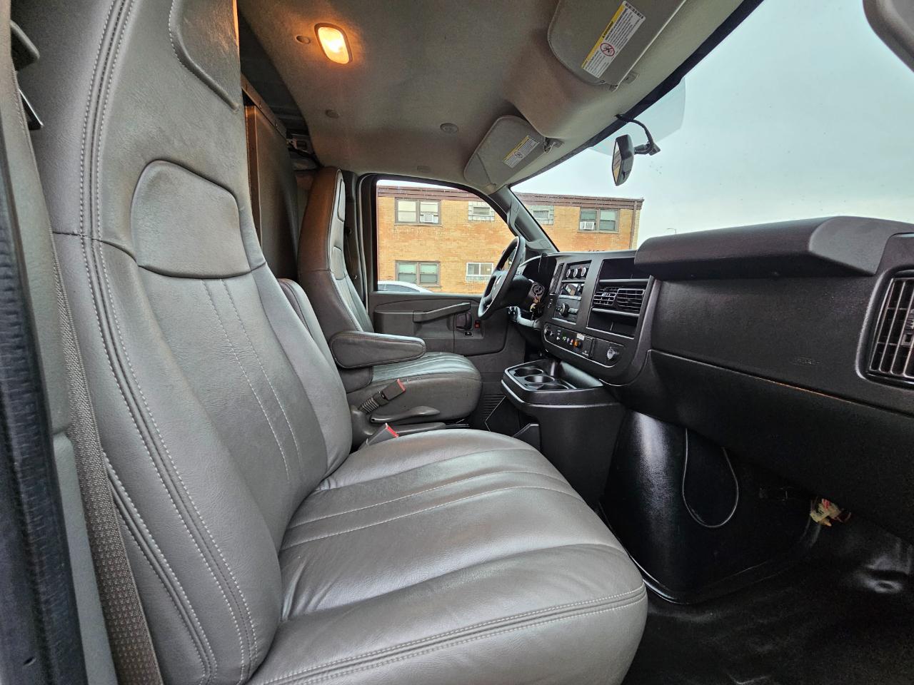 Chevrolet Express Cargo Van RWD 3500 135" 2020