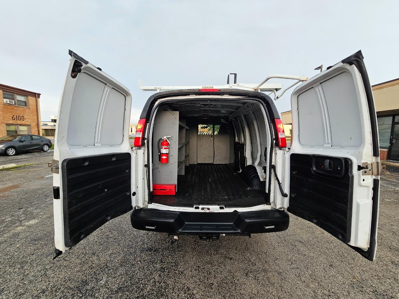Chevrolet Express Cargo Van RWD 3500 135" 2020