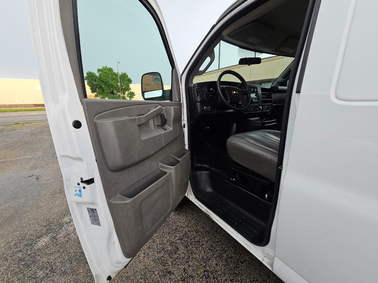 Chevrolet Express Cargo Van RWD 3500 135" 2020