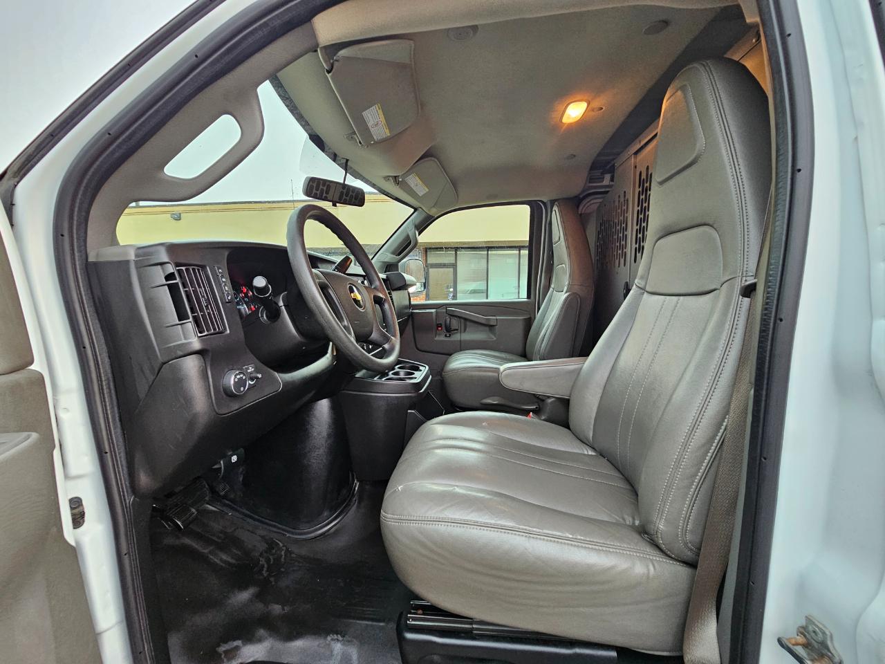 Chevrolet Express Cargo Van RWD 3500 135" 2020