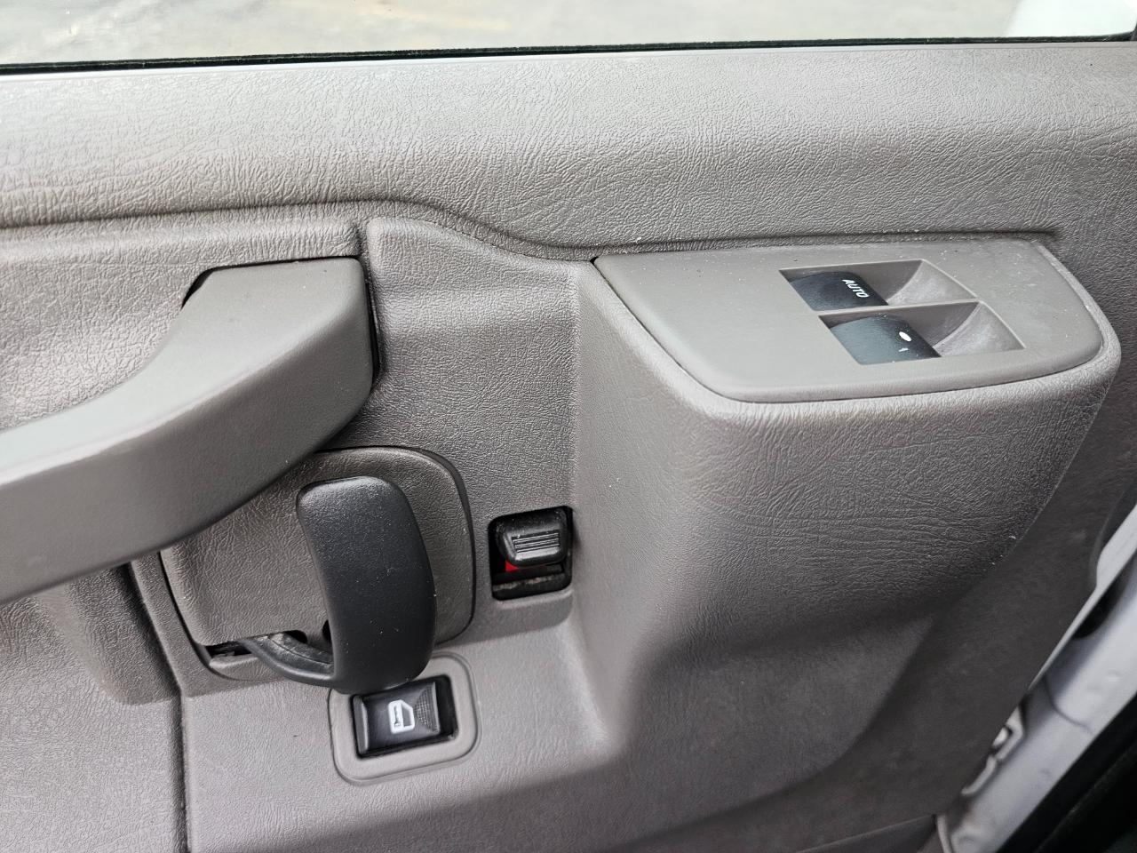 Chevrolet Express Cargo Van RWD 3500 135" 2020
