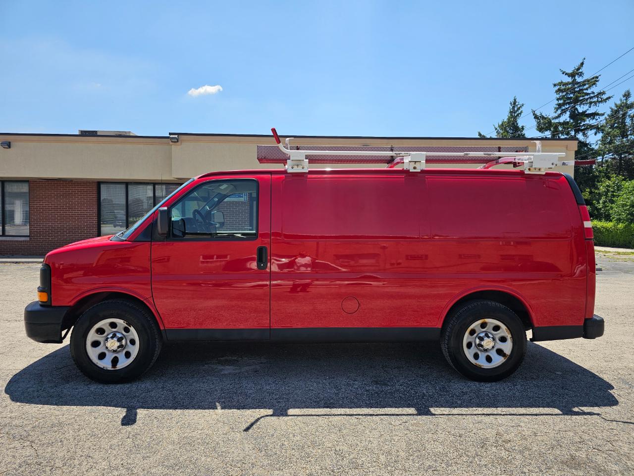 Chevrolet Express Cargo Van RWD 1500 135" 2013
