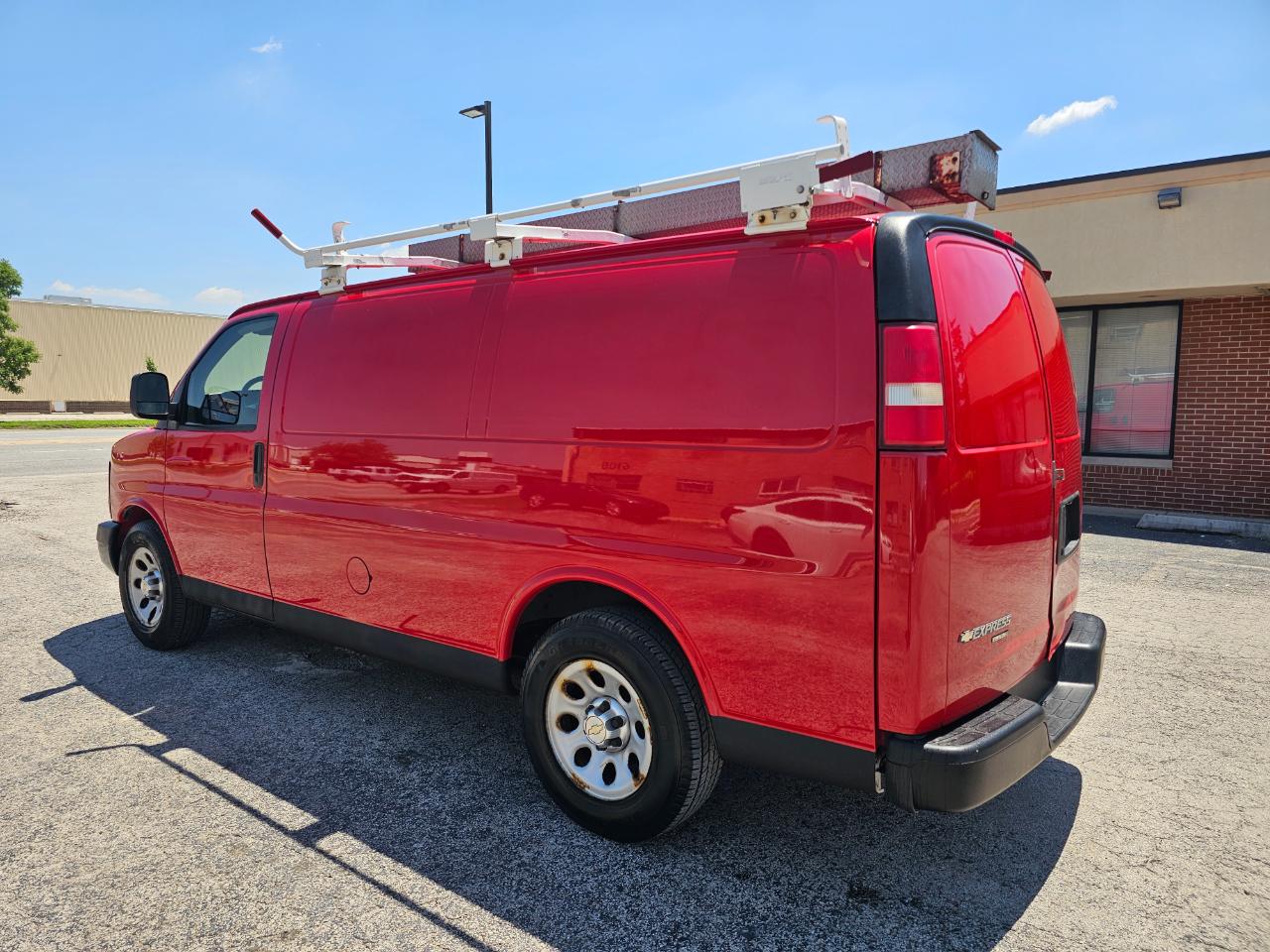 Chevrolet Express Cargo Van RWD 1500 135" 2013