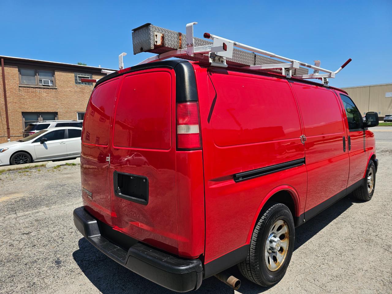 Chevrolet Express Cargo Van RWD 1500 135" 2013