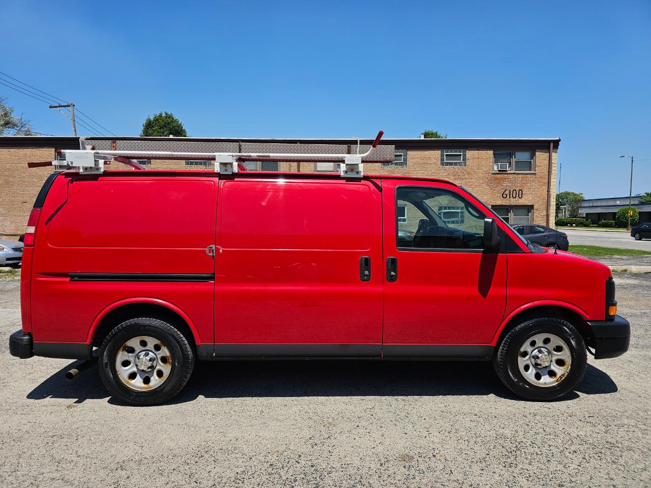 Chevrolet Express Cargo Van RWD 1500 135" 2013