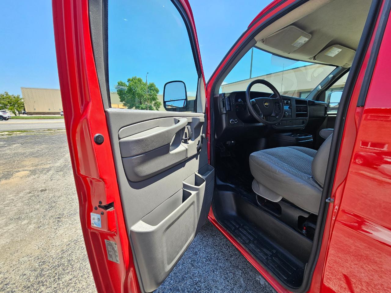 Chevrolet Express Cargo Van RWD 1500 135" 2013