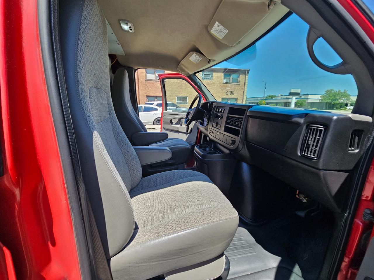 Chevrolet Express Cargo Van RWD 1500 135" 2013