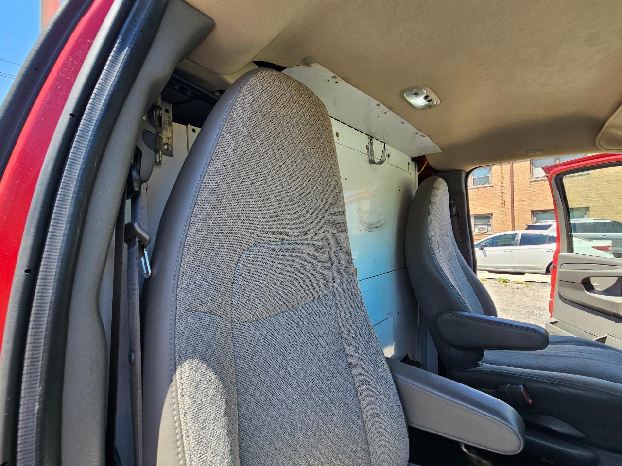Chevrolet Express Cargo Van RWD 1500 135" 2013