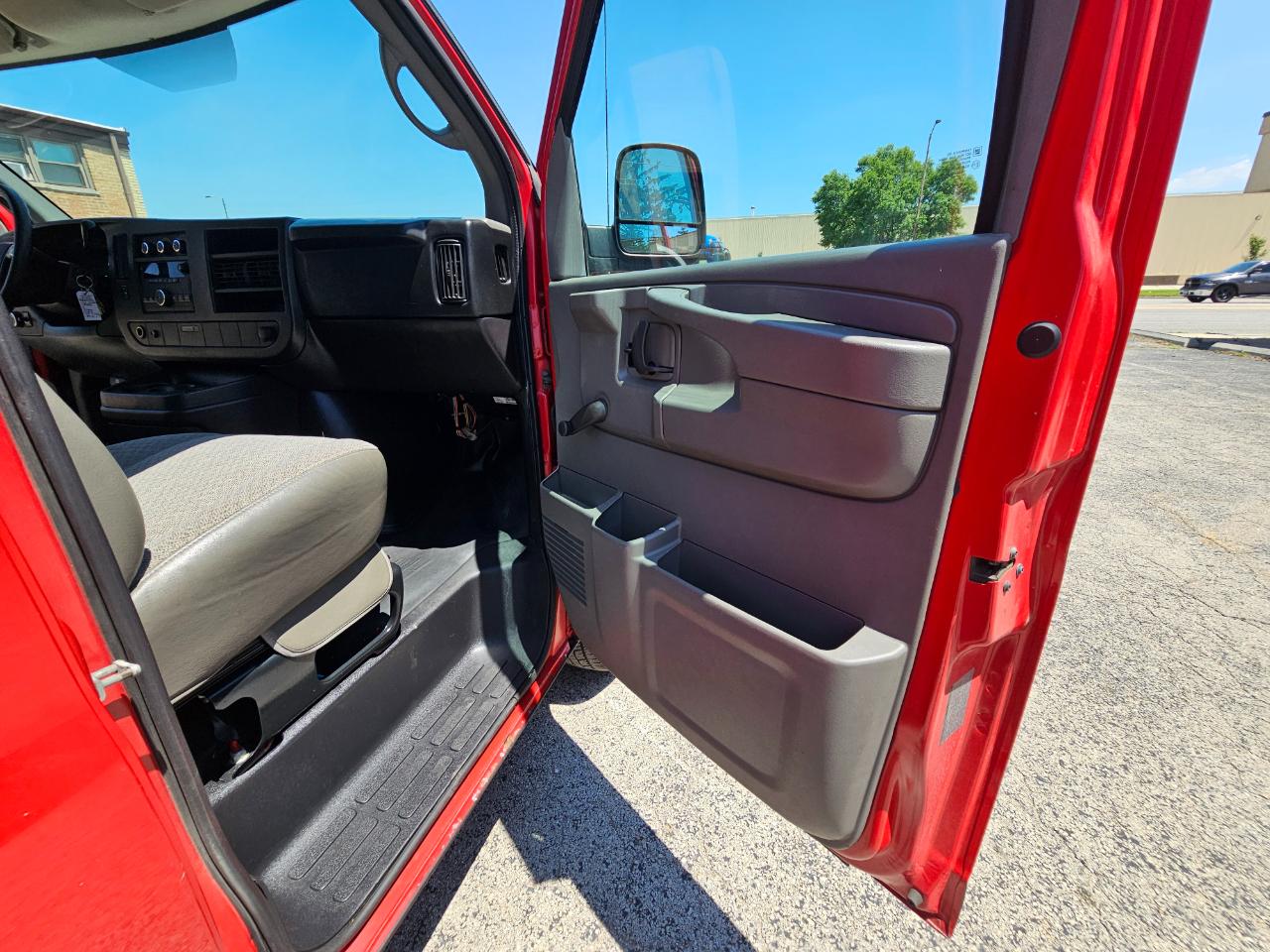 Chevrolet Express Cargo Van RWD 1500 135" 2013