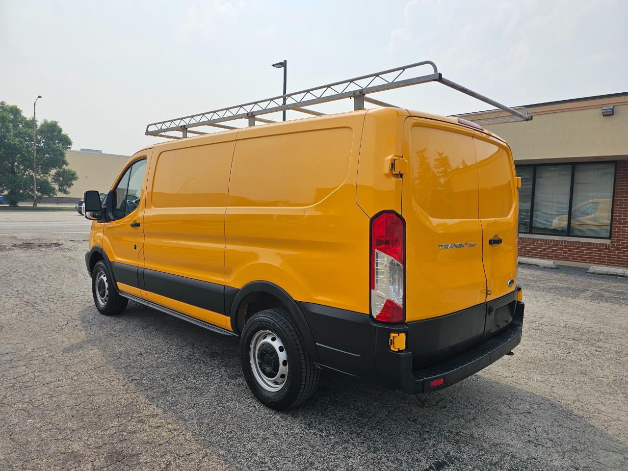 Ford Transit Van T-250 130" Low Rf 9000 GVWR Swing-Out RH Dr 2019