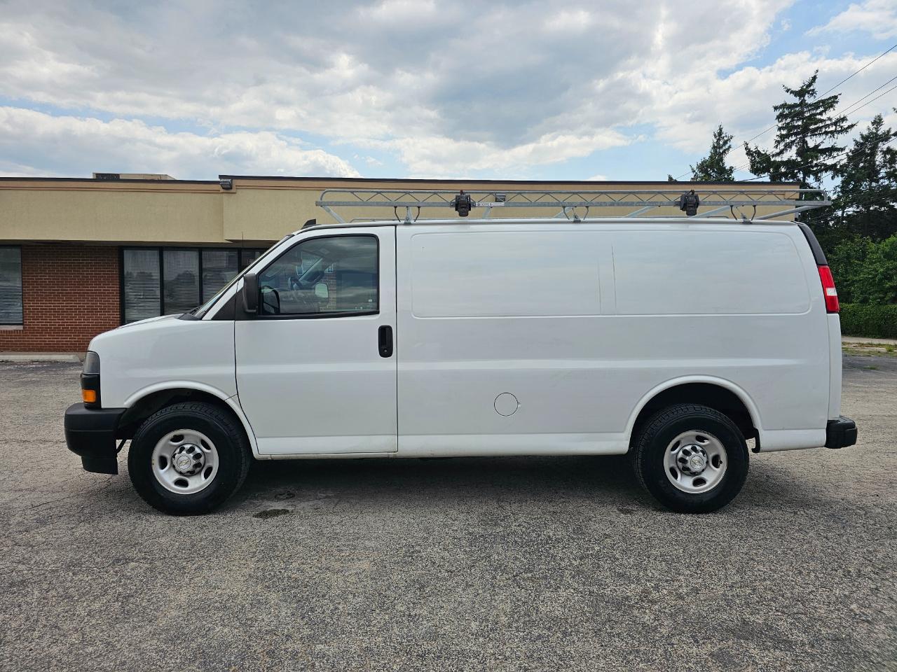 Chevrolet Express Cargo Van RWD 3500 135" 2021
