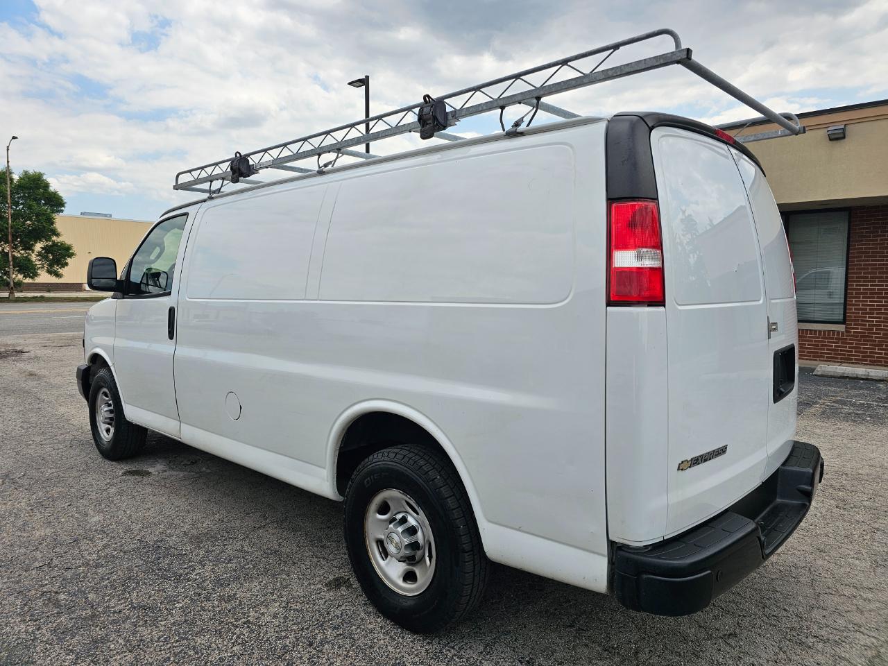 Chevrolet Express Cargo Van RWD 3500 135" 2021